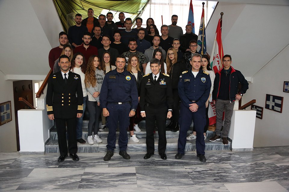 Η συναρπαστική βόλτα μαθητών με το υποβρύχιο «Πιπίνος» [εικόνες] | iefimerida.gr 5