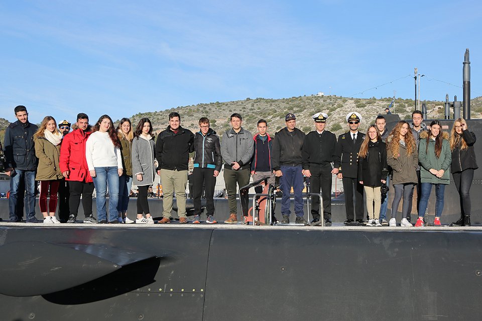 Η συναρπαστική βόλτα μαθητών με το υποβρύχιο «Πιπίνος» [εικόνες] | iefimerida.gr 4