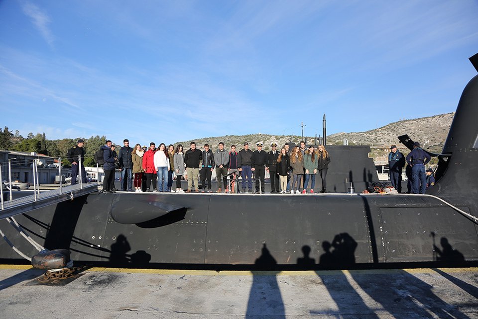 Η συναρπαστική βόλτα μαθητών με το υποβρύχιο «Πιπίνος» [εικόνες] | iefimerida.gr 1