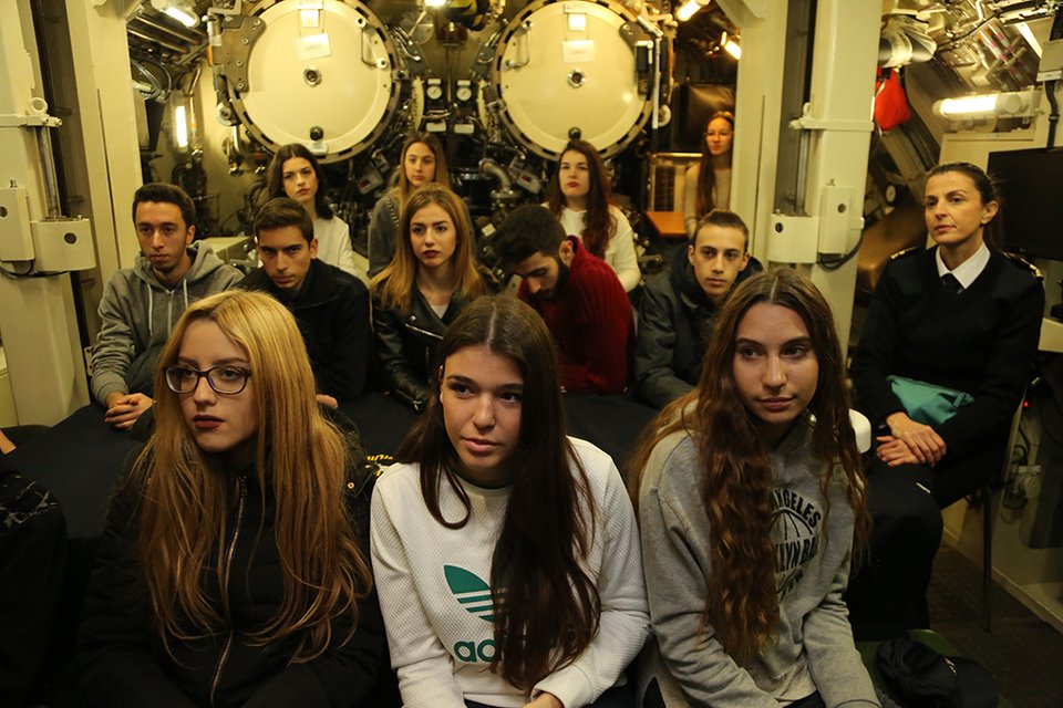 Η συναρπαστική βόλτα μαθητών με το υποβρύχιο «Πιπίνος» [εικόνες] | iefimerida.gr 2