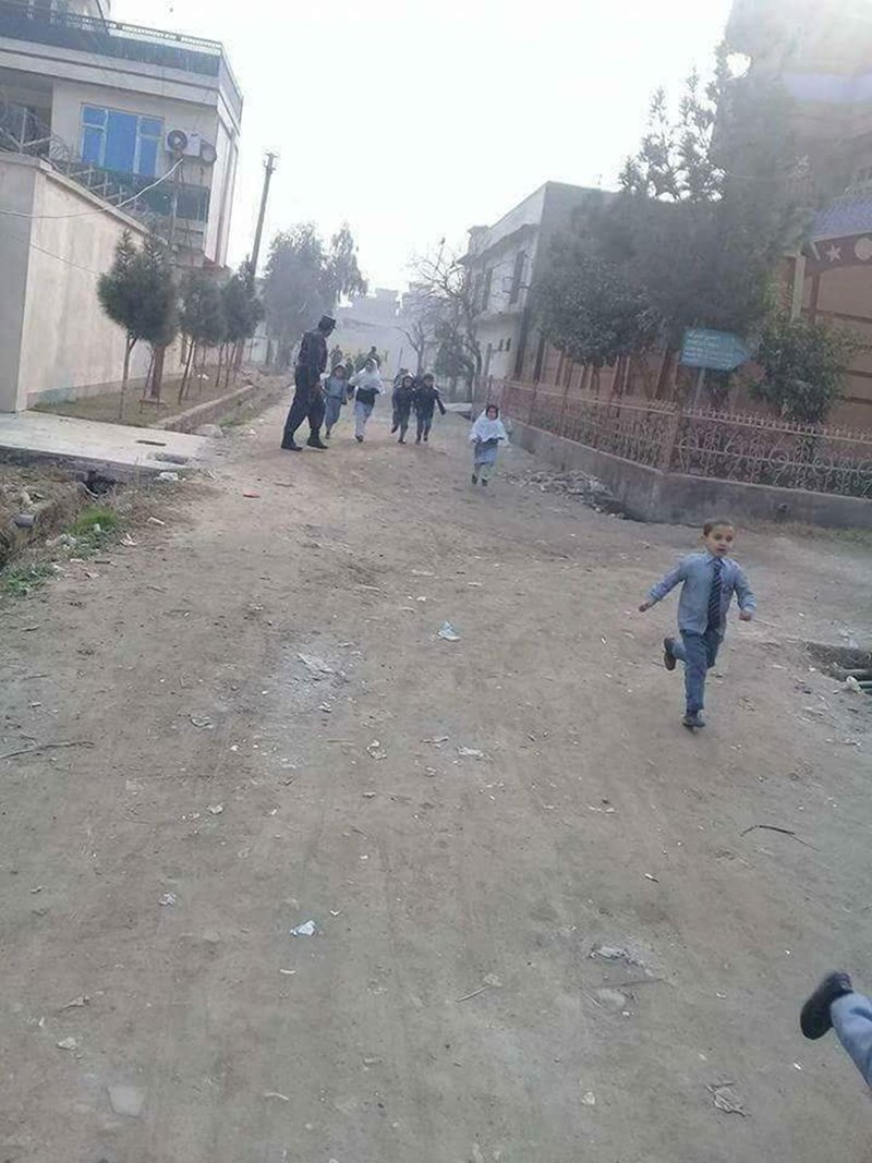 Βομβιστική επίθεση σε γραφεία ΜΚΟ στο Αφγανιστάν - 2 νεκροί, 14 τραυματίες [εικόνες] | iefimerida.gr 4