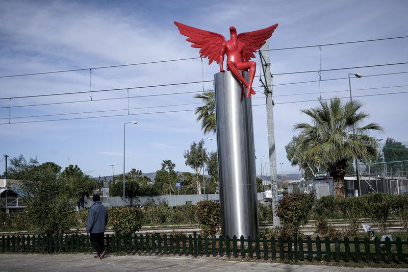 Δήμαρχος Παλαιού Φαλήρου για τον κόκκινο άγγελο: Πρόθεσή μου να ξαναβάλω το άγαλμα | iefimerida.gr 2