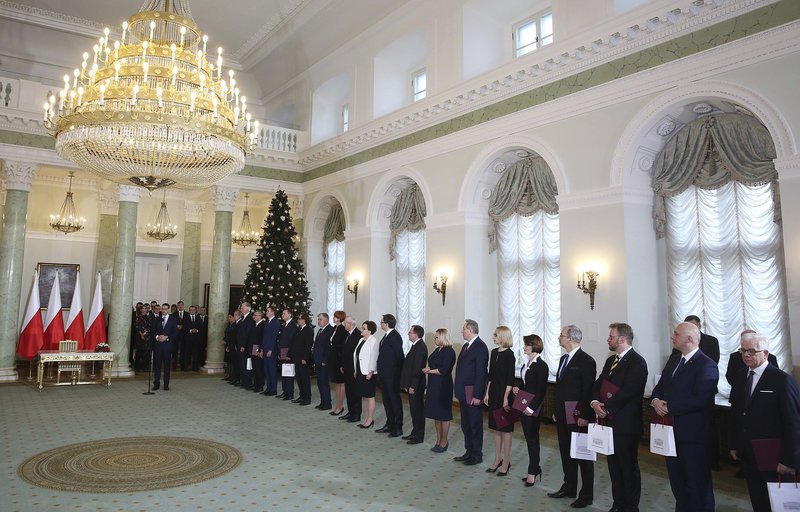 Aνασχηματισμός στην Πολωνία: Απομακρύνθηκαν οι υπουργοί Εξωτερικών και Αμυνας [εικόνες] | iefimerida.gr 3