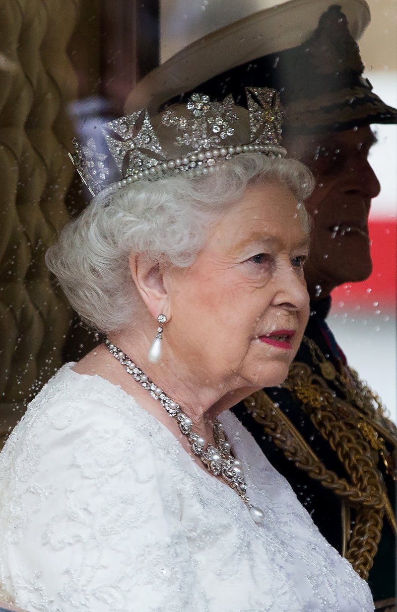 «Το στέμμα ήταν τόσο βαρύ που φοβόμουν ότι θα σπάσει ο σβέρκος μου» -Η βασίλισσα Ελισάβετ αποκαλύπτει [εικόνες] | iefimerida.gr 1