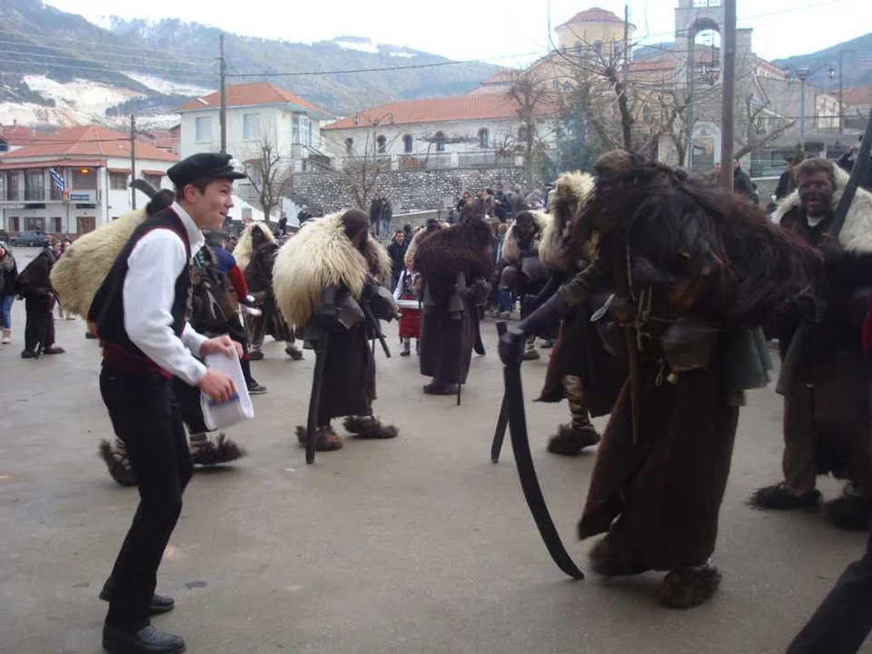 Ηθη και έθιμα των Φώτων: Τζαμαλάρια, Φωταράδες και τα ιερά πορτοκάλια | iefimerida.gr 6