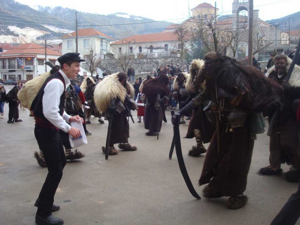 Ηθη και έθιμα των Φώτων: Τζαμαλάρια, Φωταράδες και τα ιερά πορτοκάλια | iefimerida.gr 6