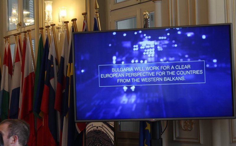 Βούλγαρος πρέσβης: Το όνομα είναι θέμα της Ελλάδας και των Σκοπίων -Η Βουλγαρία δεν μπορεί να συμμετέχει [εικόνες] | iefimerida.gr 2