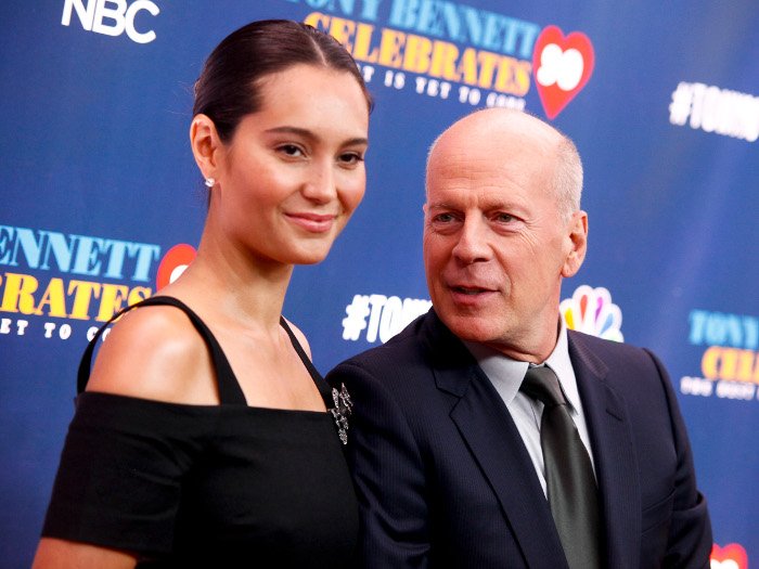 Ο Μπρους Γουίλις αφήνει την κόρη του να του βάψει τα νύχια [εικόνες] | iefimerida.gr 0