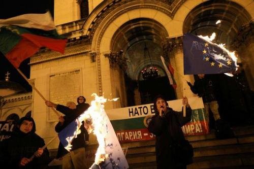 H Βουλγαρία στην προεδρία της ΕΕ και σε κλοιό διαδηλώσεων -Χιλιάδες στους δρόμους της Σόφιας [εικόνες] | iefimerida.gr 2