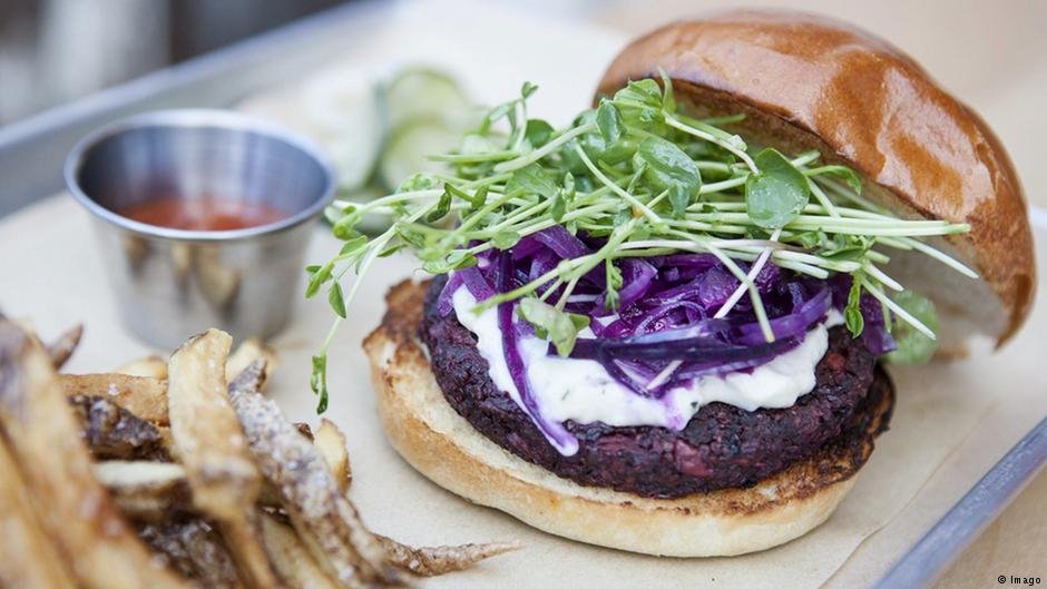 To Impossible Burger που τρώνε στο Νταβός -Μοιάζει με κρέας αλλά δεν είναι | iefimerida.gr 0