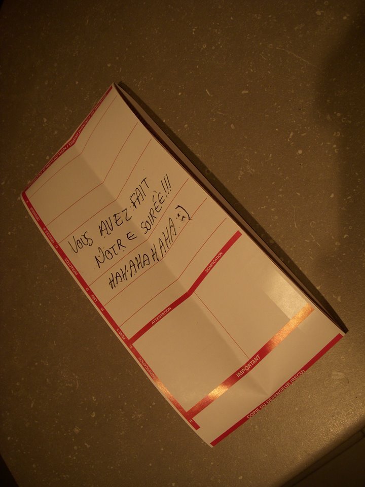 Μπερδεύτηκαν μέχρι και οι αστυνομικοί – Θα έδιναν κλήση σε αυτοκίνητο φτιαγμένο από χιόνι [εικόνες]  | iefimerida.gr 2