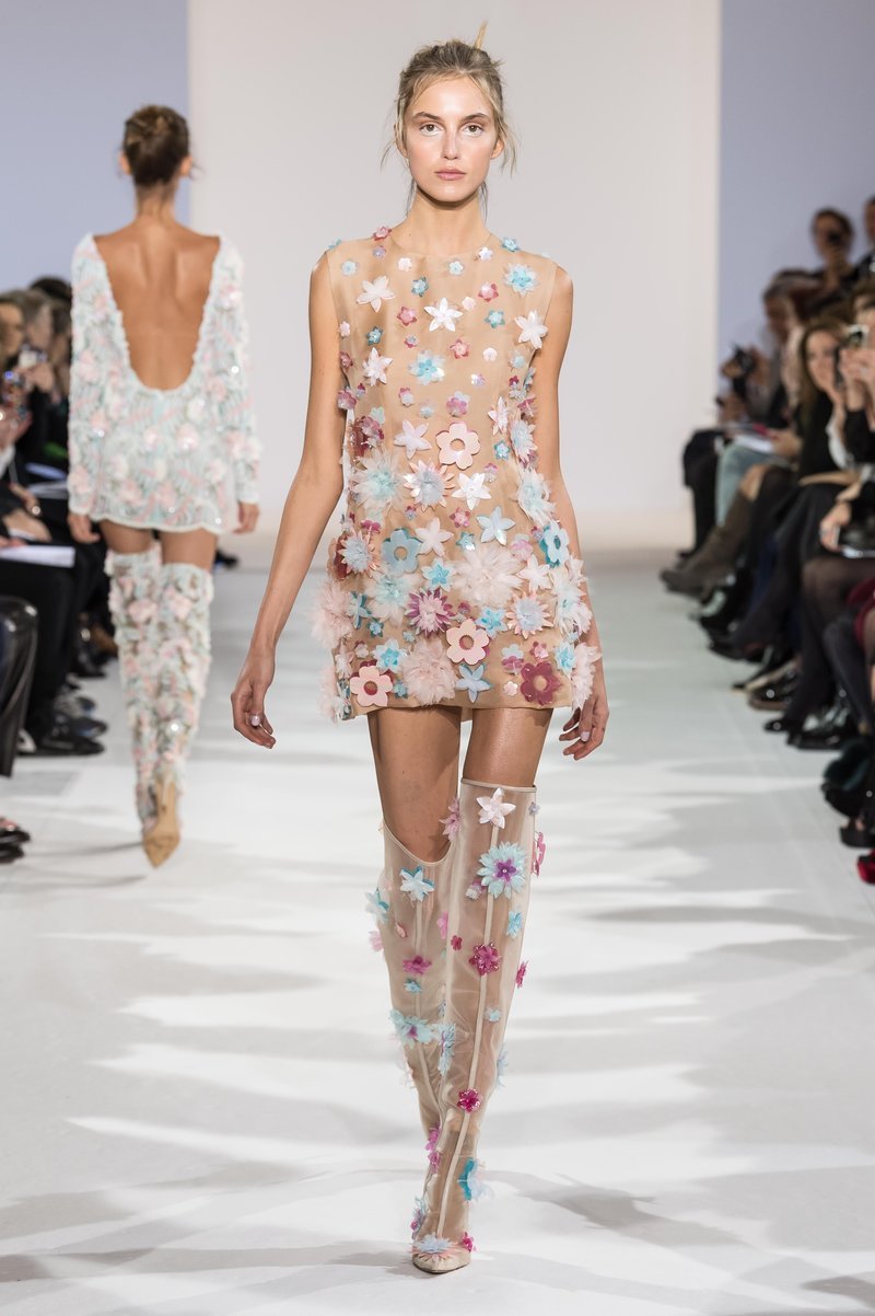 Η Σήλια Κριθαριώτη στην Εβδομάδα Μόδας στο Παρίσι -Αποθέωσε το μίνι! [εικόνες] | iefimerida.gr 0