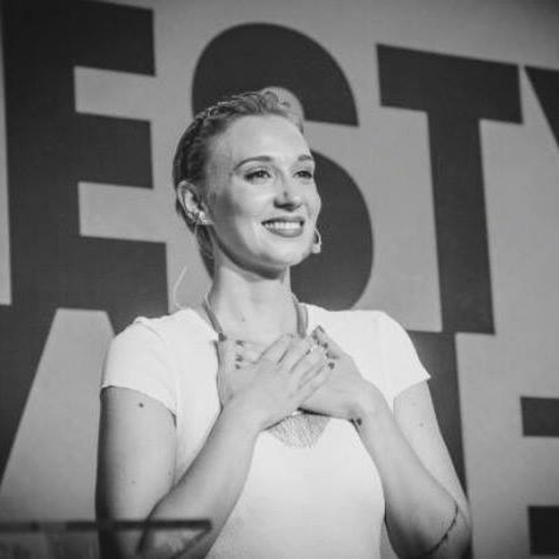 «Οπως μάθαμε να βουρτσίζουμε τα δόντια μας, μάθαμε να κάνουμε σεξ» -Μέσα στην αίρεση «Τα παιδιά του Θεού» [εικόνες] | iefimerida.gr 1