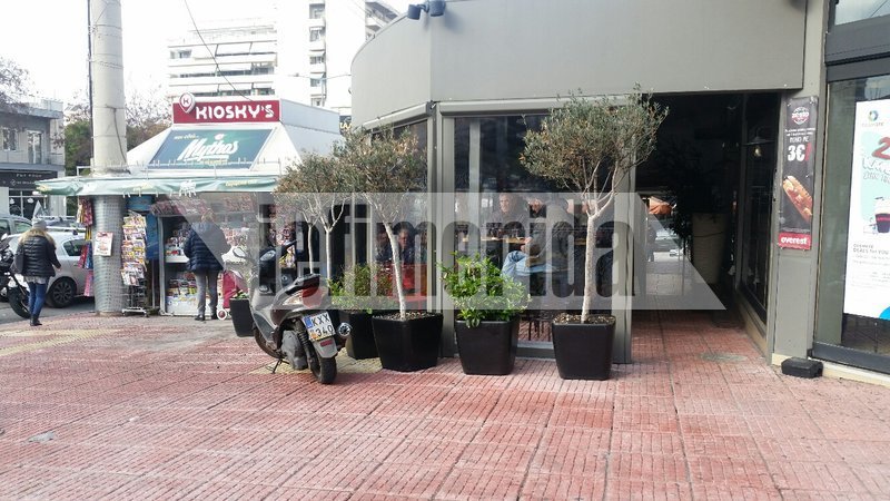 Χούλιγκαν στο Γαλάτσι: Τον μαχαίρωσαν και μετά του έσπασαν το αυτοκίνητο [εικόνες] | iefimerida.gr 0