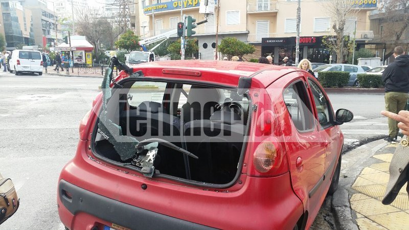 Χούλιγκαν στο Γαλάτσι: Τον μαχαίρωσαν και μετά του έσπασαν το αυτοκίνητο [εικόνες] | iefimerida.gr 1