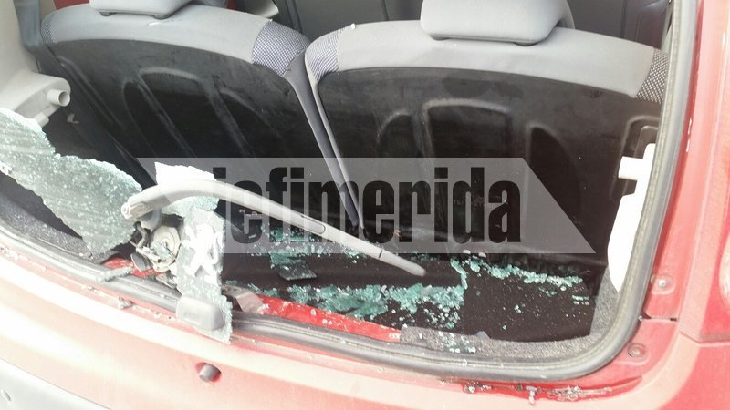 Χούλιγκαν στο Γαλάτσι: Τον μαχαίρωσαν και μετά του έσπασαν το αυτοκίνητο [εικόνες] | iefimerida.gr 3