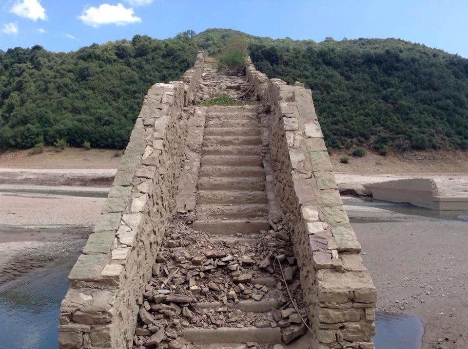 Το γεφύρι στο Καρπενήσι που εμφανίζεται και... εξαφανίζεται ανάλογα με τον καιρό! [εικόνες & βίντεο] | iefimerida.gr 1