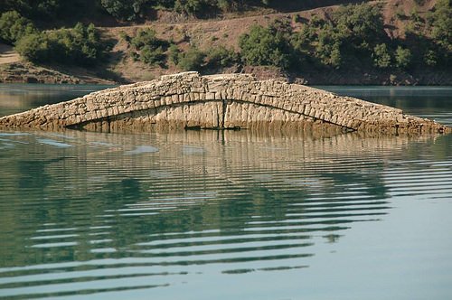 Το γεφύρι στο Καρπενήσι που εμφανίζεται και... εξαφανίζεται ανάλογα με τον καιρό! [εικόνες & βίντεο] | iefimerida.gr 9