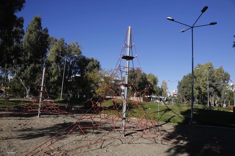 Η χαρά των παιδιών στη Γλυφάδα στον αναμορφωμένο παιδότοπο στο πάρκο της πλατείας Χαρίτων [εικόνες] | iefimerida.gr 0