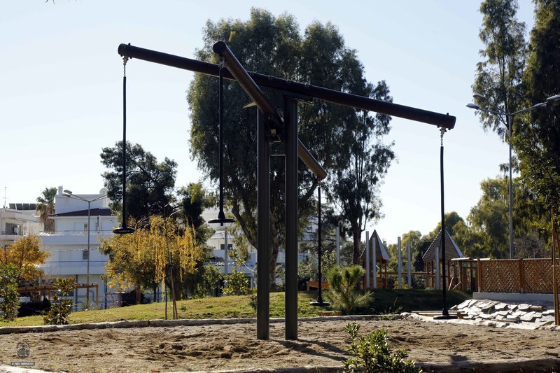 Η χαρά των παιδιών στη Γλυφάδα στον αναμορφωμένο παιδότοπο στο πάρκο της πλατείας Χαρίτων [εικόνες] | iefimerida.gr 3