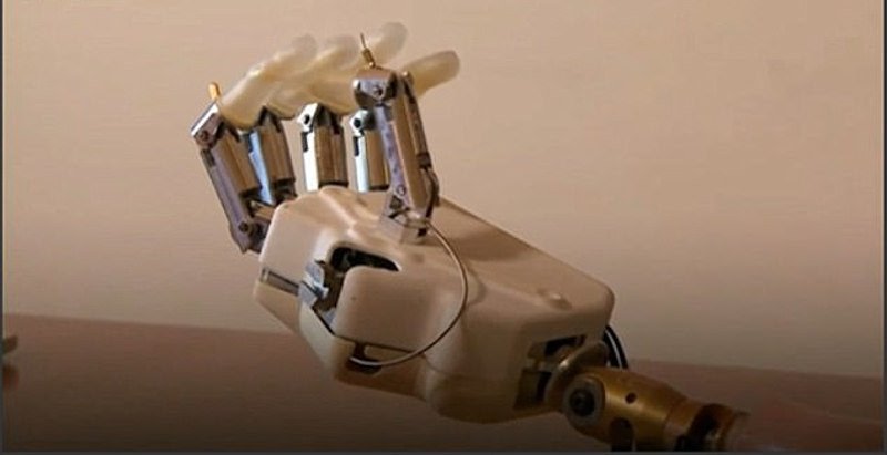 Δημιουργήθηκε το πρώτο βιονικό χέρι με αίσθηση αφής [εικόνες] | iefimerida.gr 3