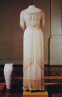 Η γκαρνταρόμπα των Ρομανόφ στο μουσείο Ερμιτάζ -Κοστούμια, μετάξια, δαντέλες [εικόνες] | iefimerida.gr 1