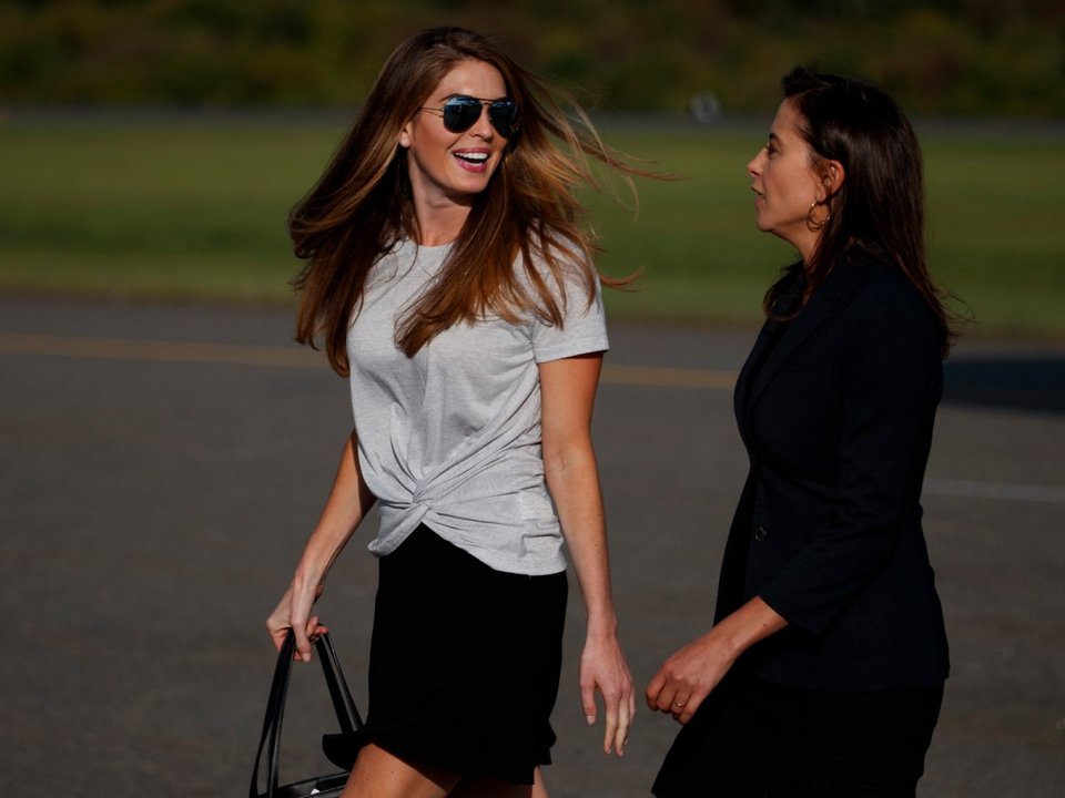 Νέες πιπεράτες αποκαλύψεις για τον Τραμπ: Η 29χρονη σύμβουλός του που αποκαλεί «το καλύτερο κομμάτι» [εικόνες] | iefimerida.gr 6