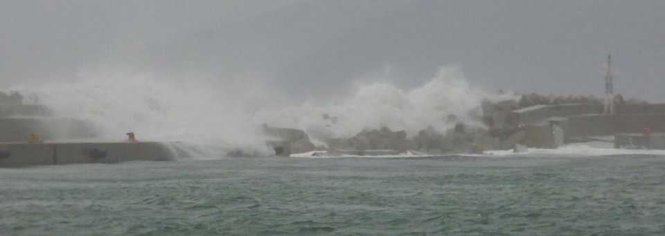 Διαλύθηκε το λιμάνι της Ικαρίας από τους ισχυρούς ανέμους [εικόνες] | iefimerida.gr 2