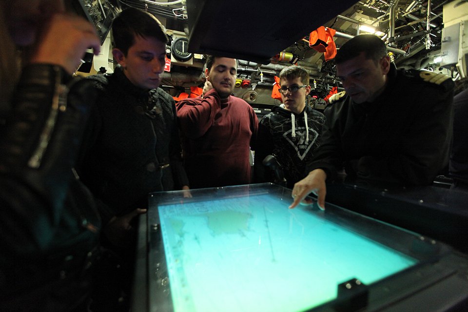 Η συναρπαστική βόλτα μαθητών με το υποβρύχιο «Πιπίνος» [εικόνες] | iefimerida.gr 3