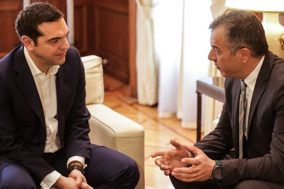 Θεοδωράκης: Να πάμε με σύνθετη ονομασία που θα είναι μια λέξη και στα σλάβικα | iefimerida.gr 1