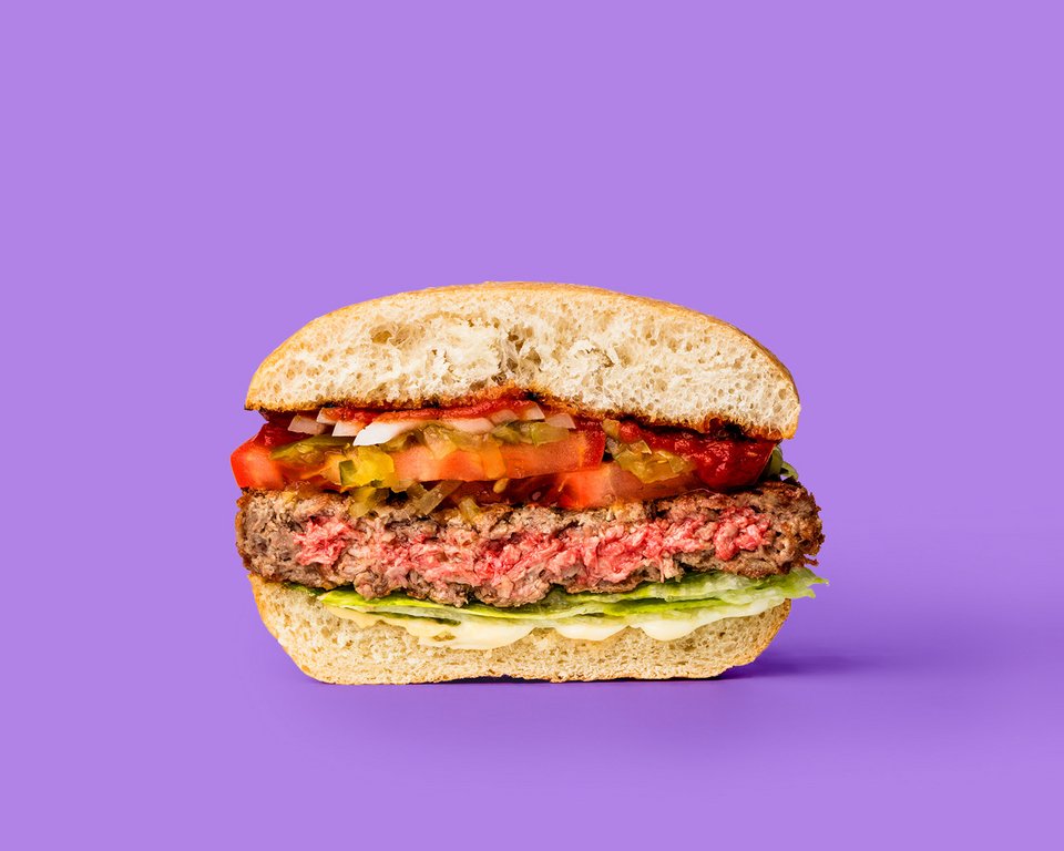 To Impossible Burger που τρώνε στο Νταβός -Μοιάζει με κρέας αλλά δεν είναι | iefimerida.gr 2