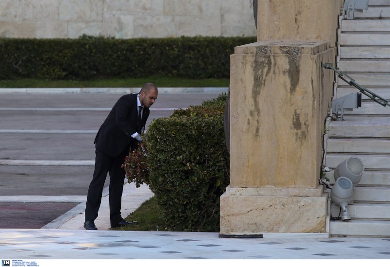 Ισραηλινοί πράκτορες με κιάλια και σκυλιά έκαναν φύλλο και φτερό το Σύνταγμα [εικόνες] | iefimerida.gr 4