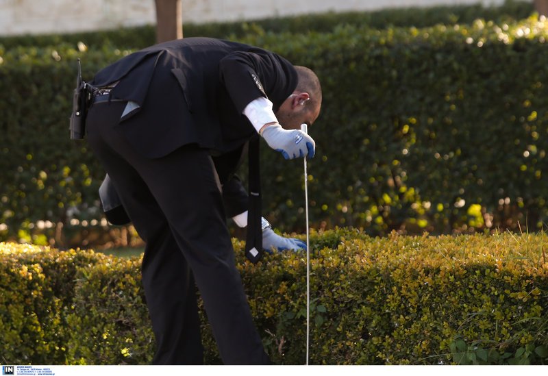 Ισραηλινοί πράκτορες με κιάλια και σκυλιά έκαναν φύλλο και φτερό το Σύνταγμα [εικόνες] | iefimerida.gr 2