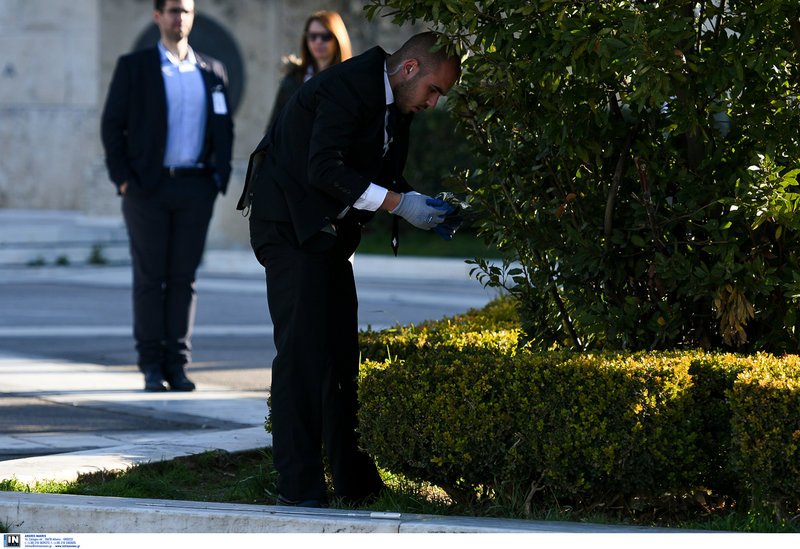Ισραηλινοί πράκτορες με κιάλια και σκυλιά έκαναν φύλλο και φτερό το Σύνταγμα [εικόνες] | iefimerida.gr 0