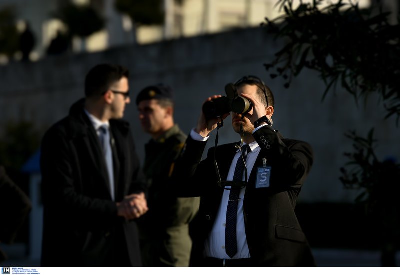 Ισραηλινοί πράκτορες με κιάλια και σκυλιά έκαναν φύλλο και φτερό το Σύνταγμα [εικόνες] | iefimerida.gr 6