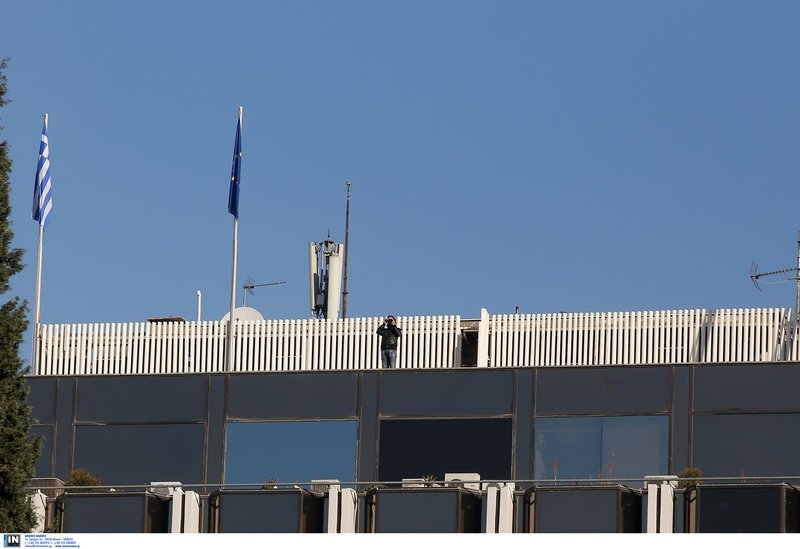 Ισραηλινοί πράκτορες με κιάλια και σκυλιά έκαναν φύλλο και φτερό το Σύνταγμα [εικόνες] | iefimerida.gr 9