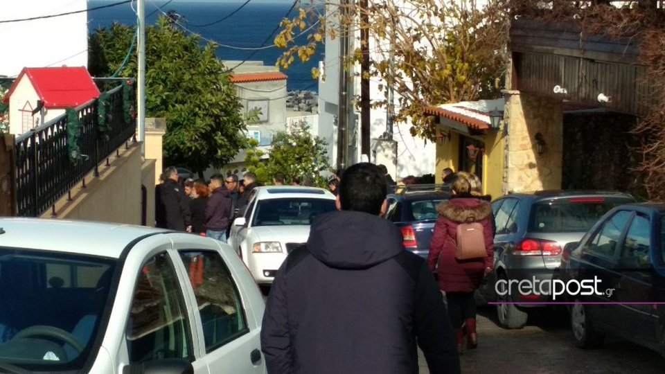 Σπαραγμός στο τελευταίο αντίο στον 21χρονο Χρήστο -Νεκρός σε τροχαίο μαζί με την κοπέλα του [εικόνες] | iefimerida.gr 2