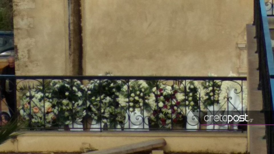 Σπαραγμός στο τελευταίο αντίο στον 21χρονο Χρήστο -Νεκρός σε τροχαίο μαζί με την κοπέλα του [εικόνες] | iefimerida.gr 4