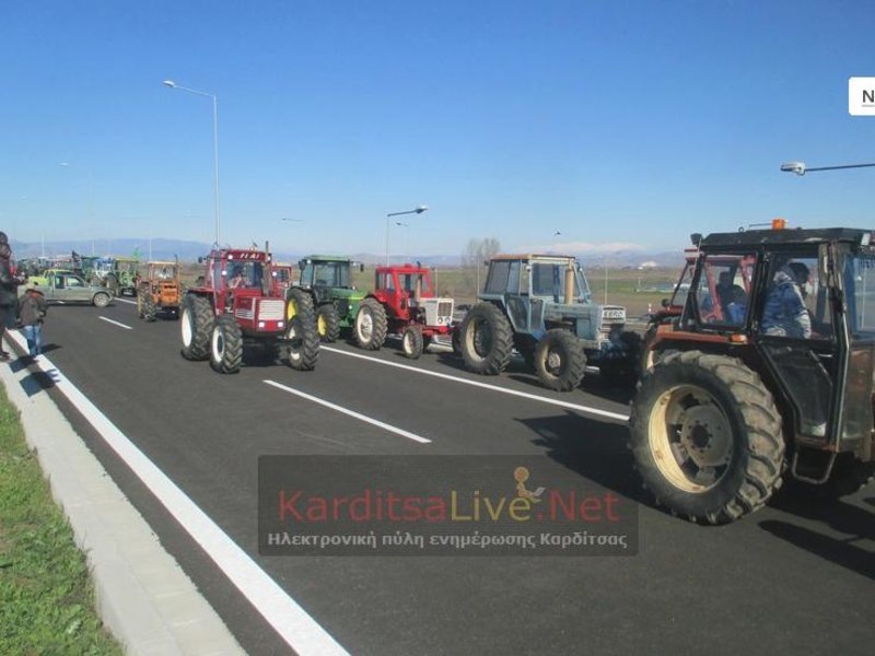Οι αγρότες βγήκαν στους δρόμους -Πού κάνουν το πρώτο μπλόκο, ποια θα ακολουθήσουν [εικόνες & βίντεο] | iefimerida.gr 7