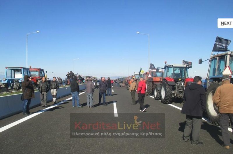 Οι αγρότες βγήκαν στους δρόμους -Πού κάνουν το πρώτο μπλόκο, ποια θα ακολουθήσουν [εικόνες & βίντεο] | iefimerida.gr 4