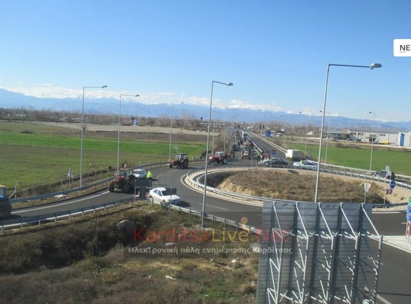 Οι αγρότες βγήκαν στους δρόμους -Πού κάνουν το πρώτο μπλόκο, ποια θα ακολουθήσουν [εικόνες & βίντεο] | iefimerida.gr 3