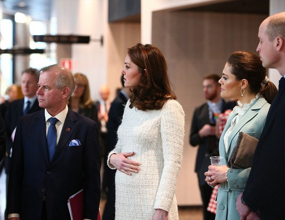 Πώς η Κέιτ Μίντλετον κατατρόπωσε την πριγκίπισσα Βικτόρια της Σουηδίας -Τσαλακωμένη, με ρούχα εκτός τόπου και χρόνου [εικόνες] | iefimerida.gr 13