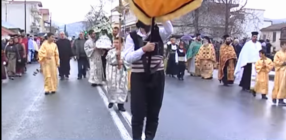 Οι Καππαδόκες γιορτάζουν τον Αγ. Γρηγόριο- Περπατούν 10 χλμ. για να προσκυνήσουν το ιερό σκήνωμα [εικόνες] | iefimerida.gr 3