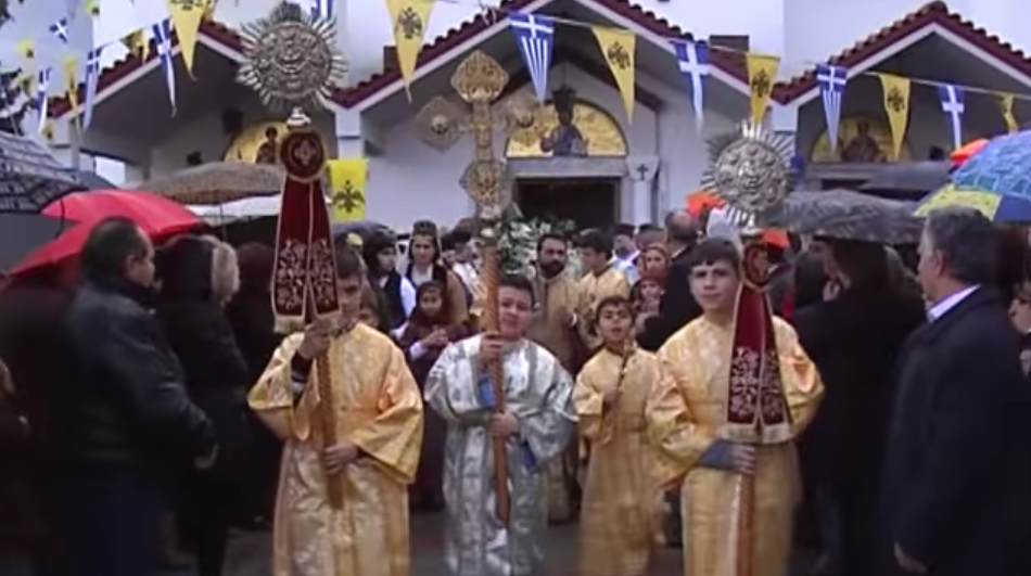 Οι Καππαδόκες γιορτάζουν τον Αγ. Γρηγόριο- Περπατούν 10 χλμ. για να προσκυνήσουν το ιερό σκήνωμα [εικόνες] | iefimerida.gr 0