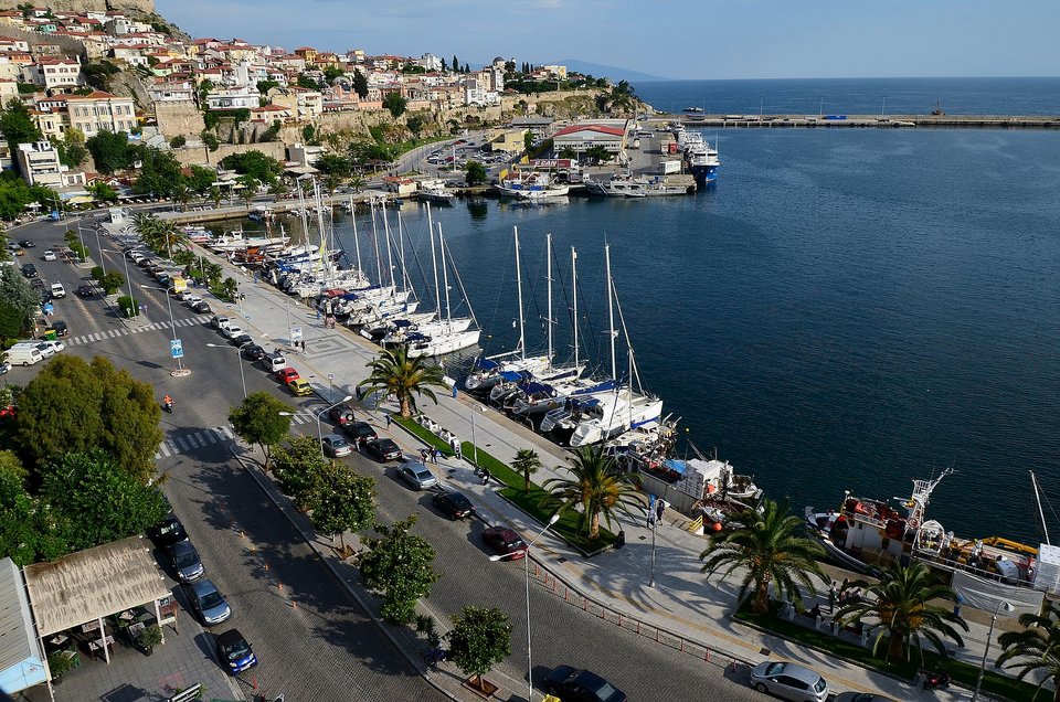 «Βούλιαξε» η Καβάλα από Βούλγαρους και Τούρκους τουρίστες | iefimerida.gr 2