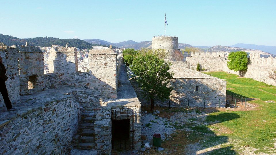 «Βούλιαξε» η Καβάλα από Βούλγαρους και Τούρκους τουρίστες | iefimerida.gr 1