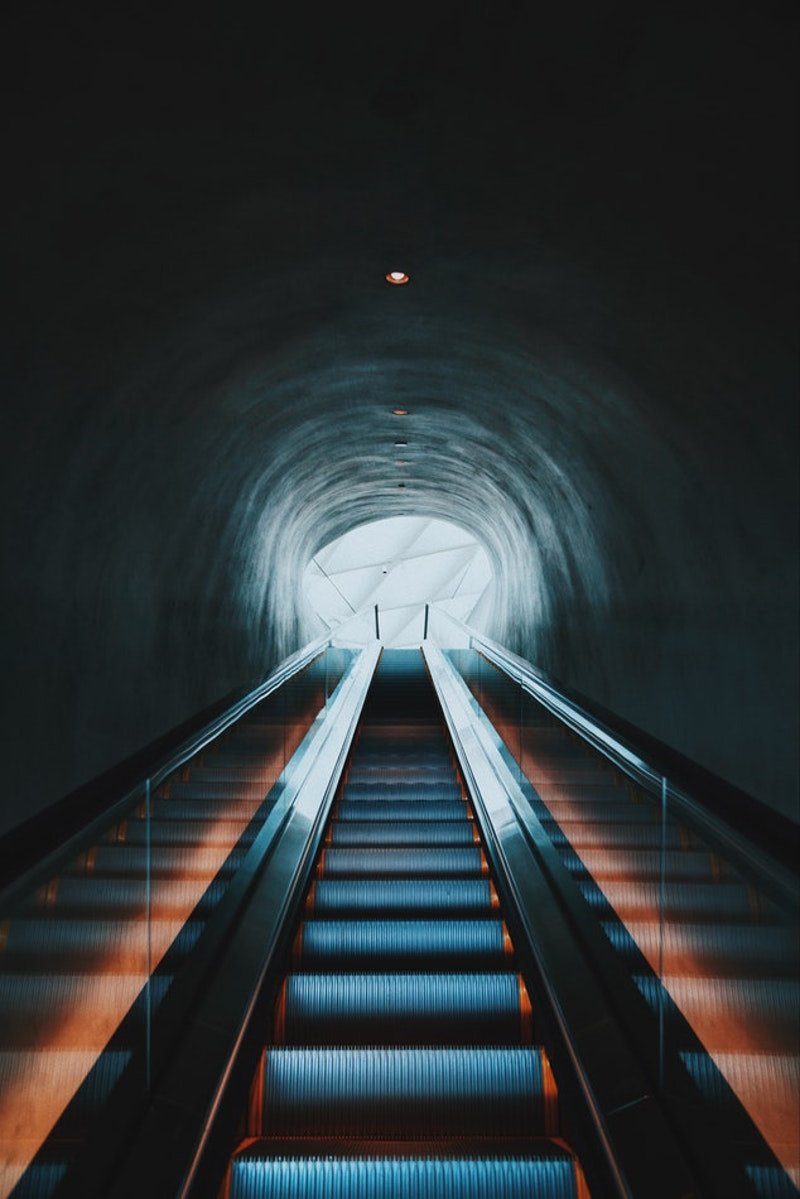 O χρήσιμος λόγος που οι κυλιόμενες σκάλες έχουν γραμμές [εικόνες] | iefimerida.gr 1