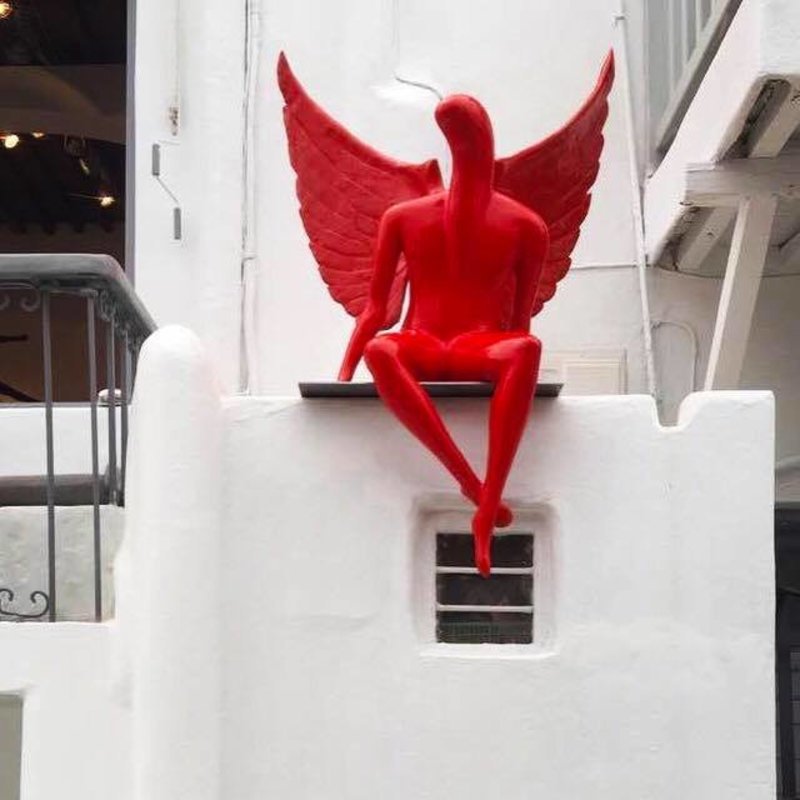 Και όμως υπάρχει και 2ος «κόκκινος άγγελος» σαν του Π. Φαλήρου -Ηταν όλο το καλοκαίρι στη Μύκονο [εικόνες]  | iefimerida.gr 1