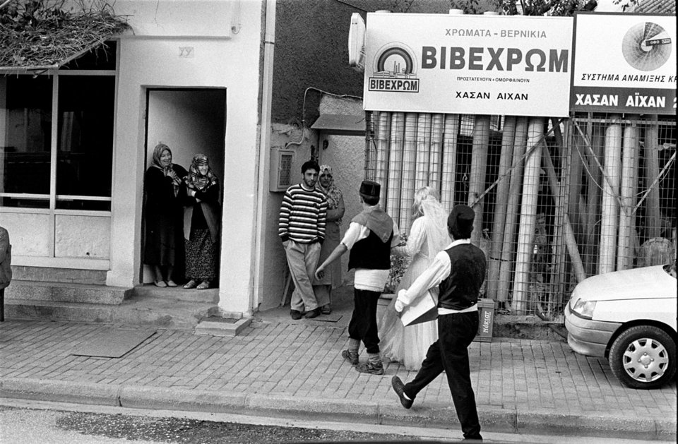 Ερχονται τα Φώτα -Οι Αράπηδες, τα Μπαμπούγερα, οι Μωμόγεροι και η Καμήλα [εικόνες & βίντεο] | iefimerida.gr 5