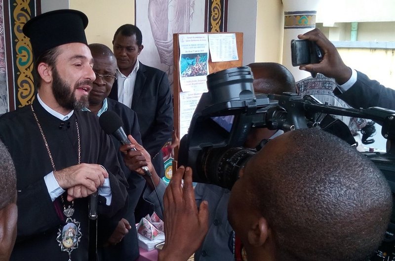 Θεοφάνεια στο Κονγκό – Συγκίνηση στην τελετή αγιασμού των υδάτων στο δεύτερο μεγαλύτερο ποταμό του κόσμου [εικόνες] | iefimerida.gr 2